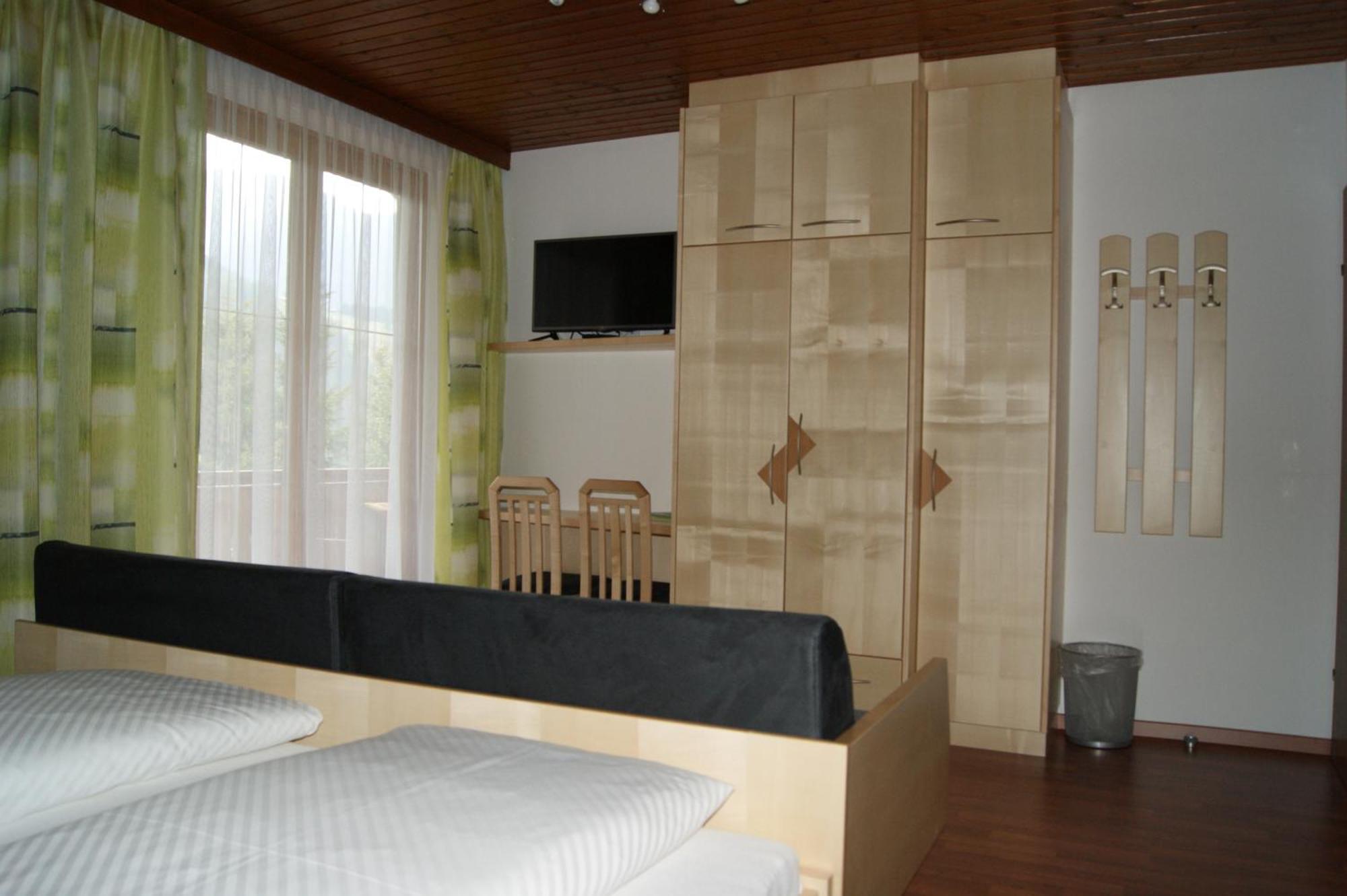 Hotel Garni Haus Anita Liesing Extérieur photo