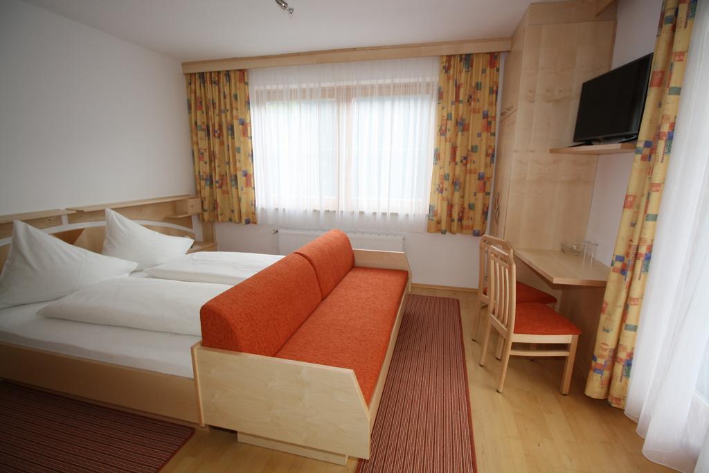 Hotel Garni Haus Anita Liesing Extérieur photo